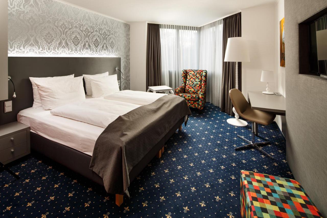 - South, An Ihg Hotel