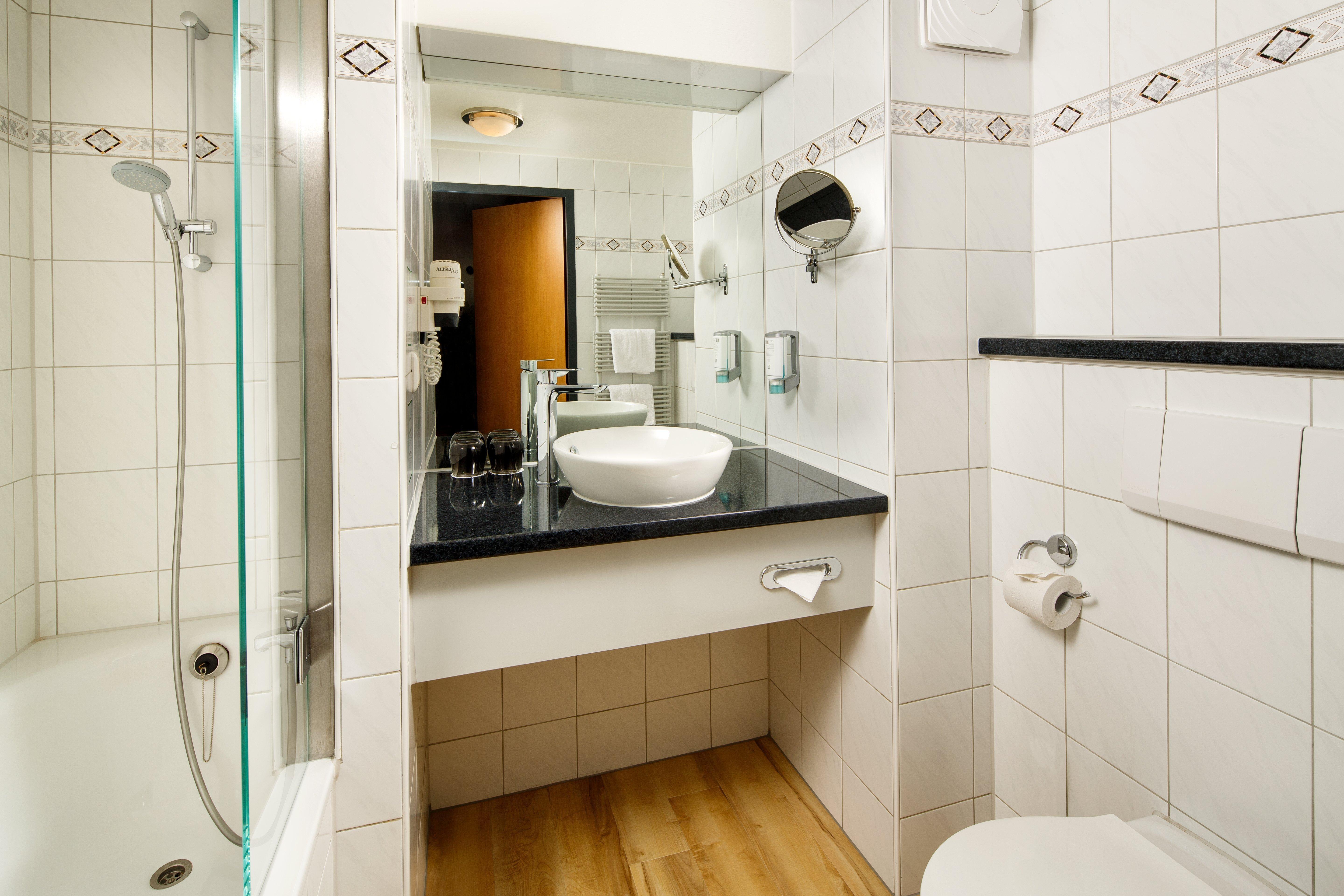 - South, An Ihg Hotel 4*